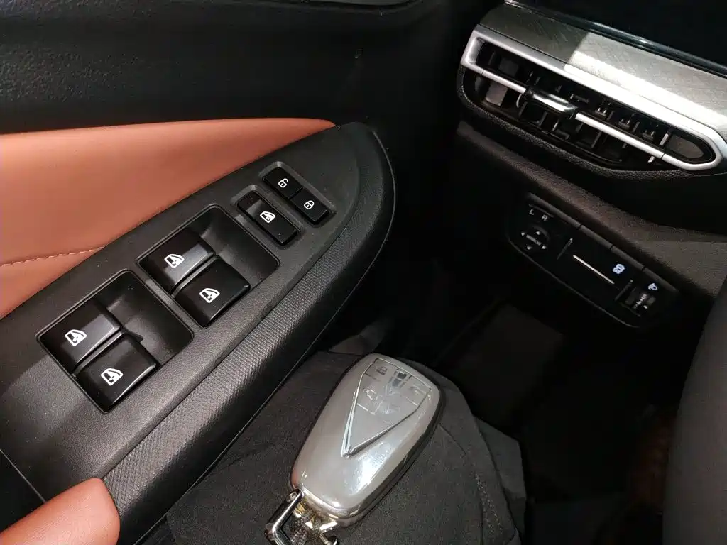 Changan Eado — миниатюра 9