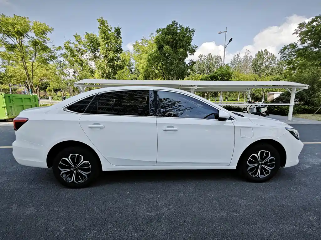 Roewe i6 MAX New Energy — миниатюра 7