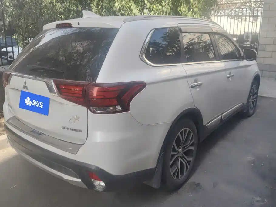 Mitsubishi Outlander — миниатюра 3