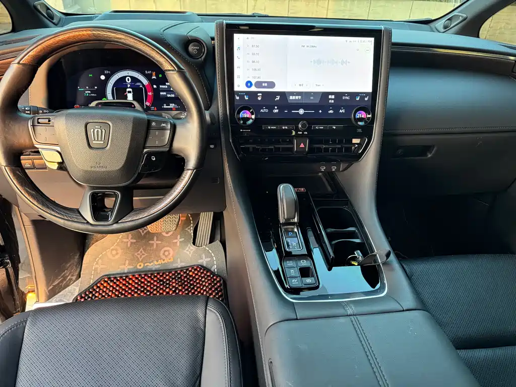 Toyota Vellfire — миниатюра 6