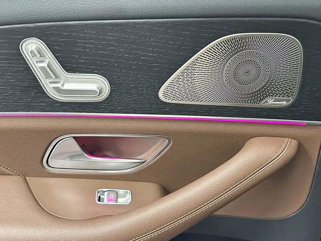 Mercedes-Benz GLE (Import) — миниатюра 27