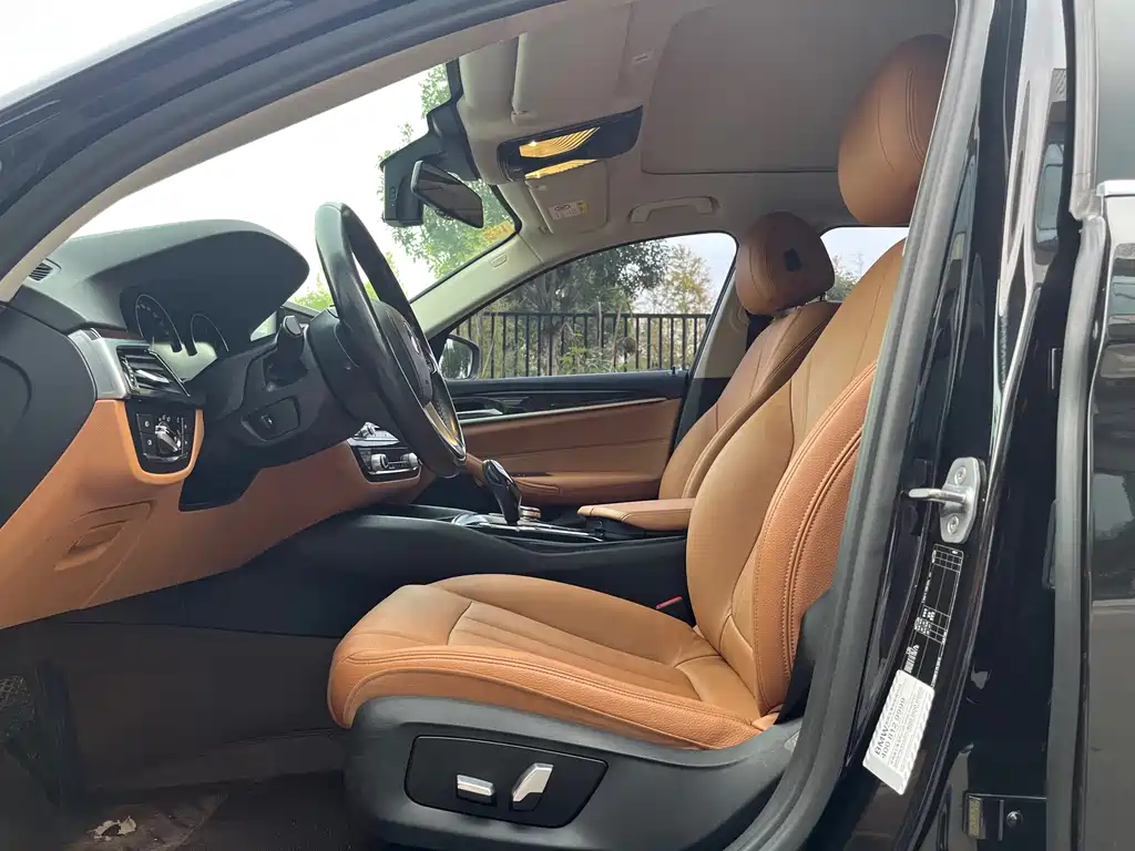 BMW 5 Series — миниатюра 10