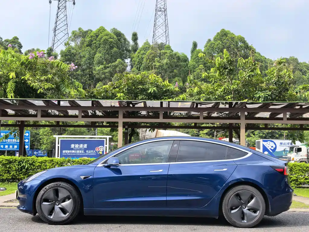 Tesla Model 3 — миниатюра 4