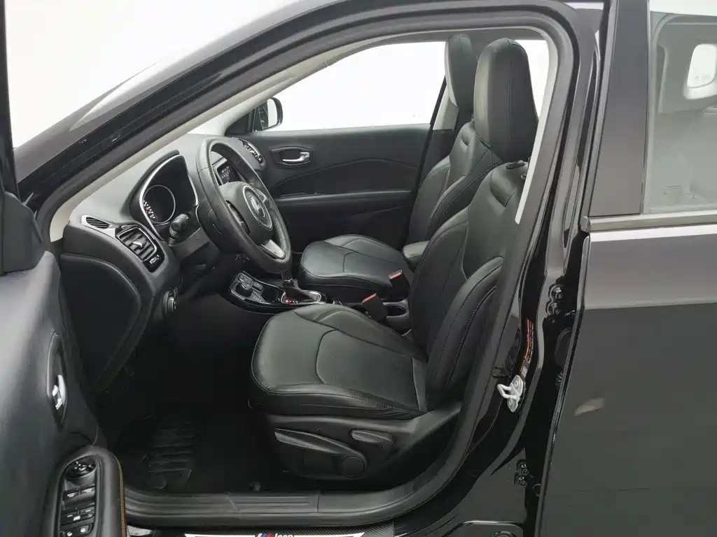 Jeep Compass — миниатюра 10