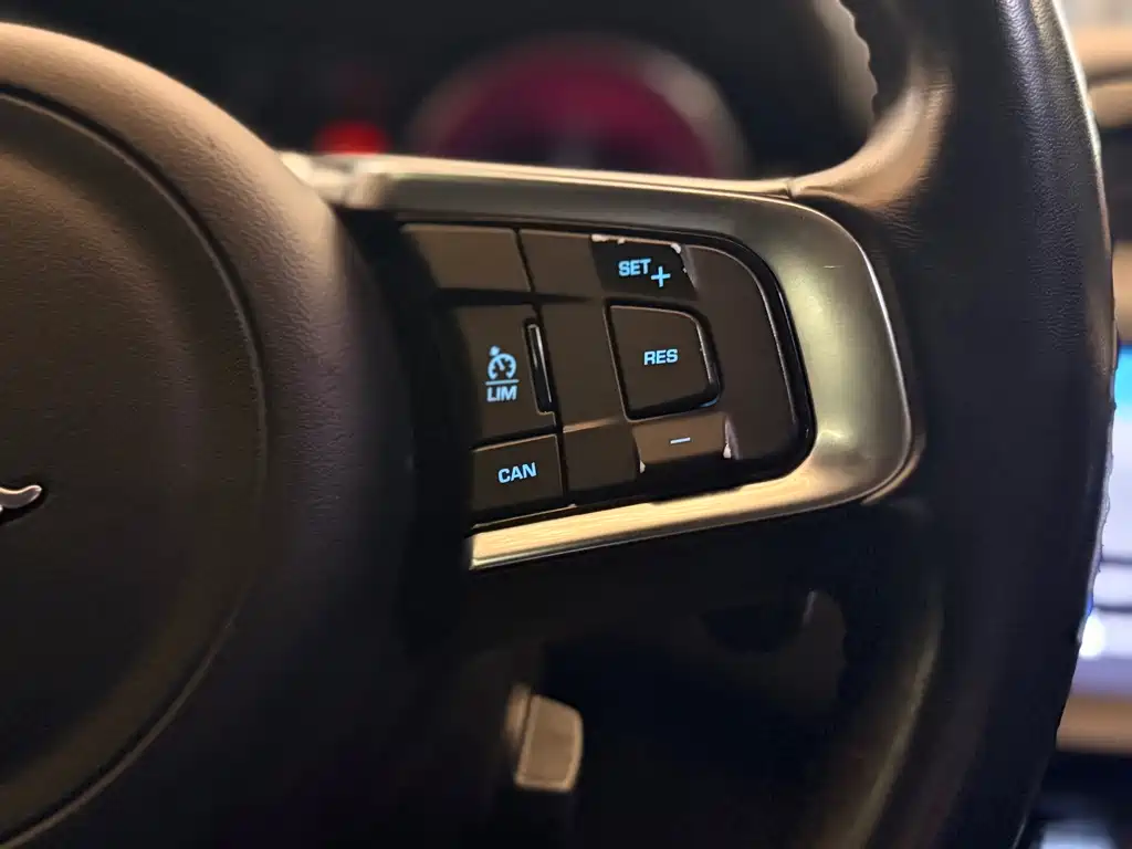 Jaguar F-PACE — миниатюра 17