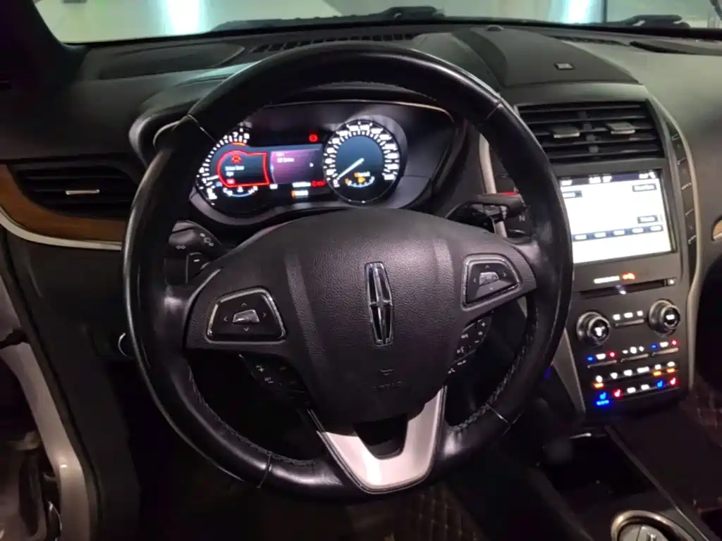Lincoln MKC — миниатюра 11