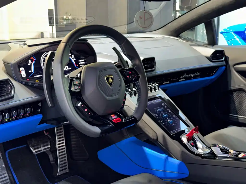 LAMBORGHINI HURACÁN