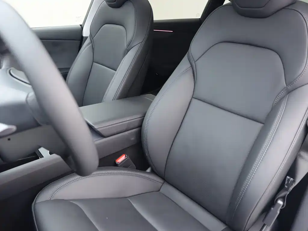 Tesla Model Y — миниатюра 7