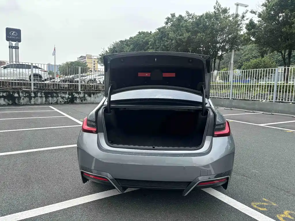 BMW i3 — миниатюра 10