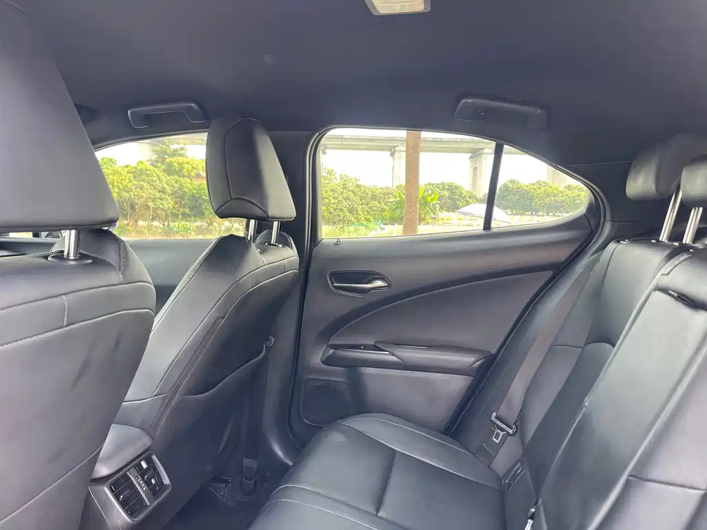 Lexus UX — миниатюра 27