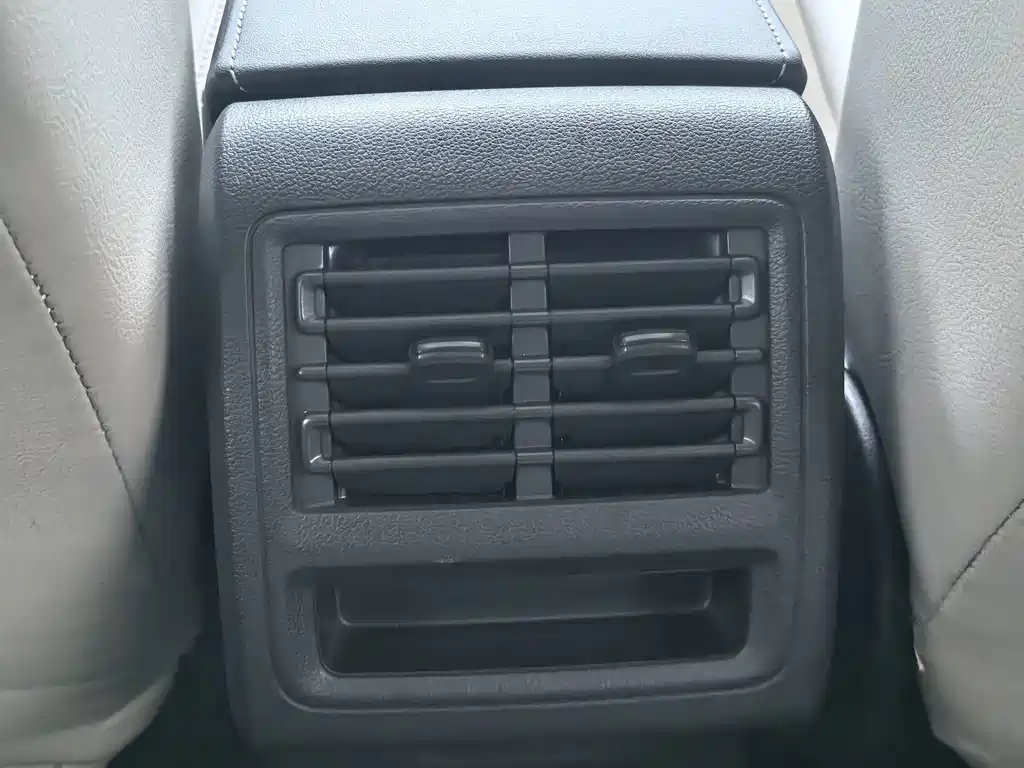 Volkswagen Golf — миниатюра 18