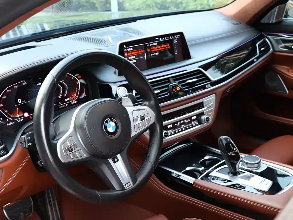 BMW 7 Series — миниатюра 13