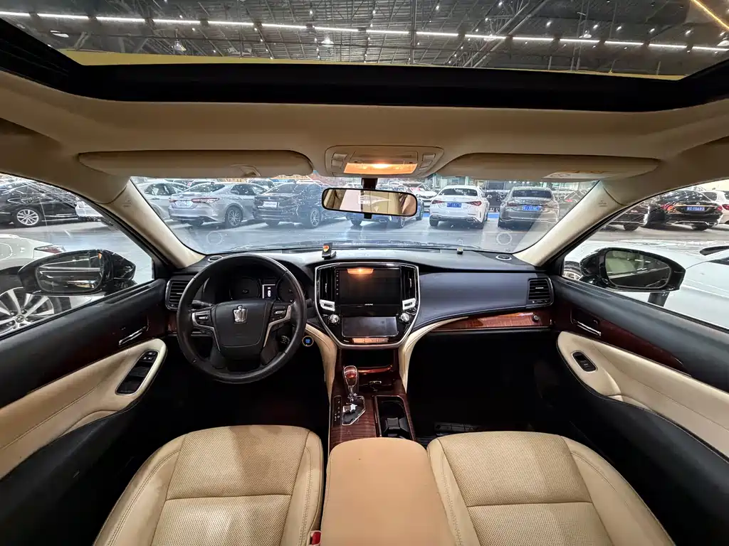 Toyota Crown 2.0T Fashion Edition, фото 6