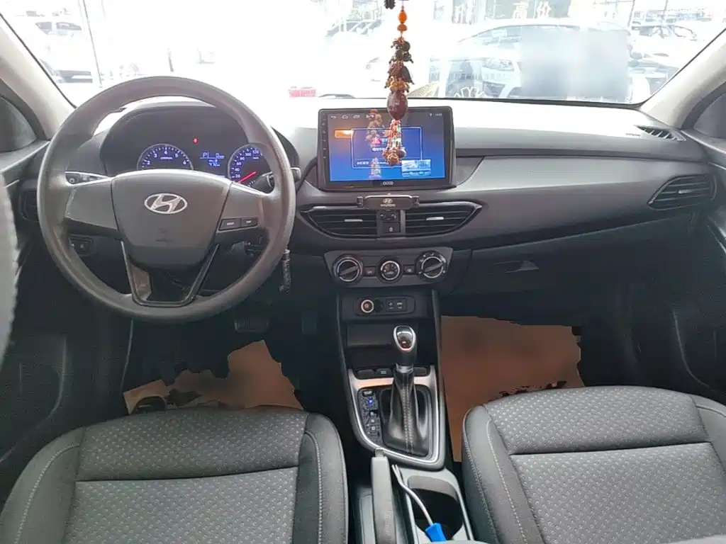 Hyundai Elantra — миниатюра 10