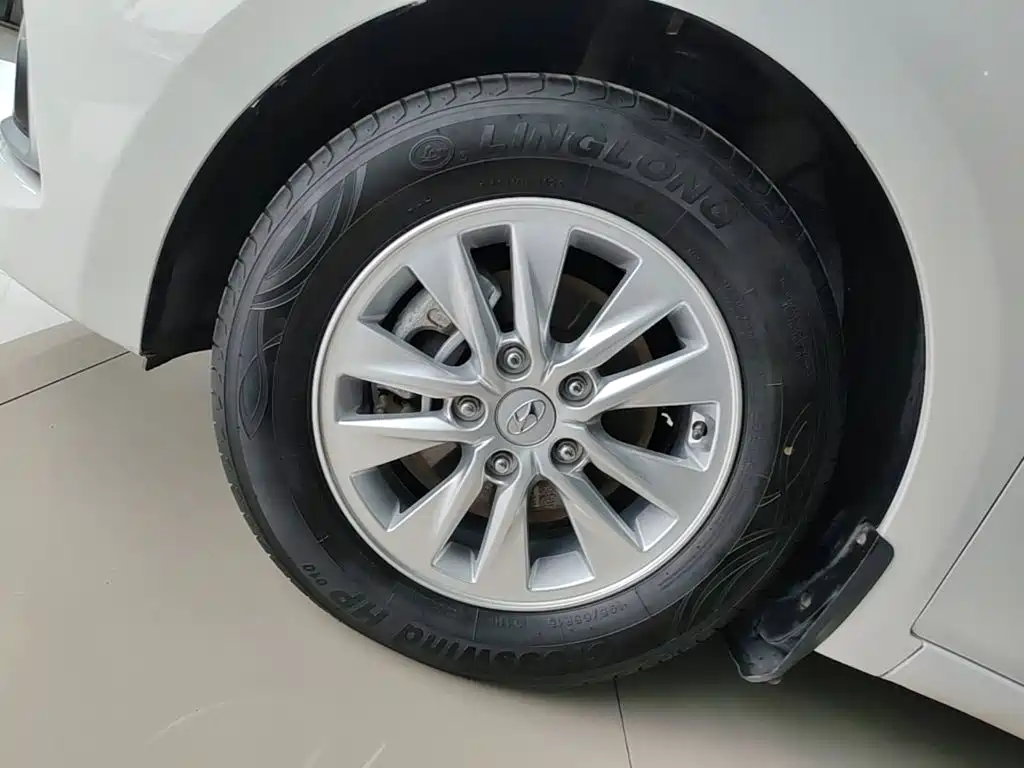 Hyundai Elantra — миниатюра 23