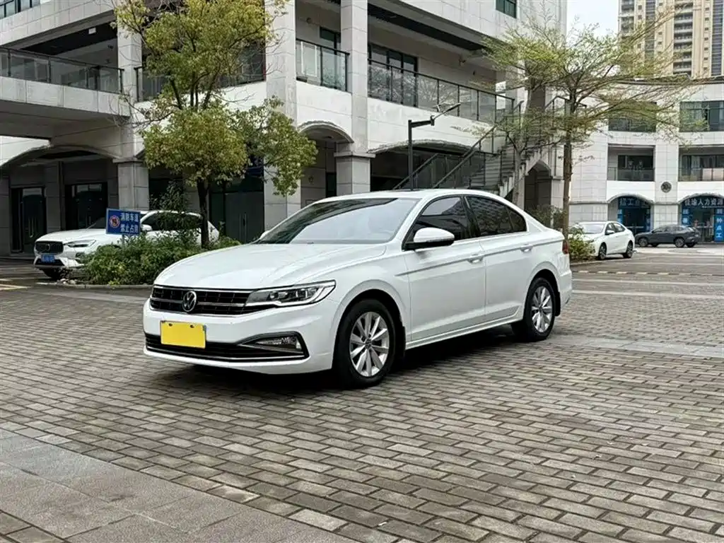 VOLKSWAGEN BORA