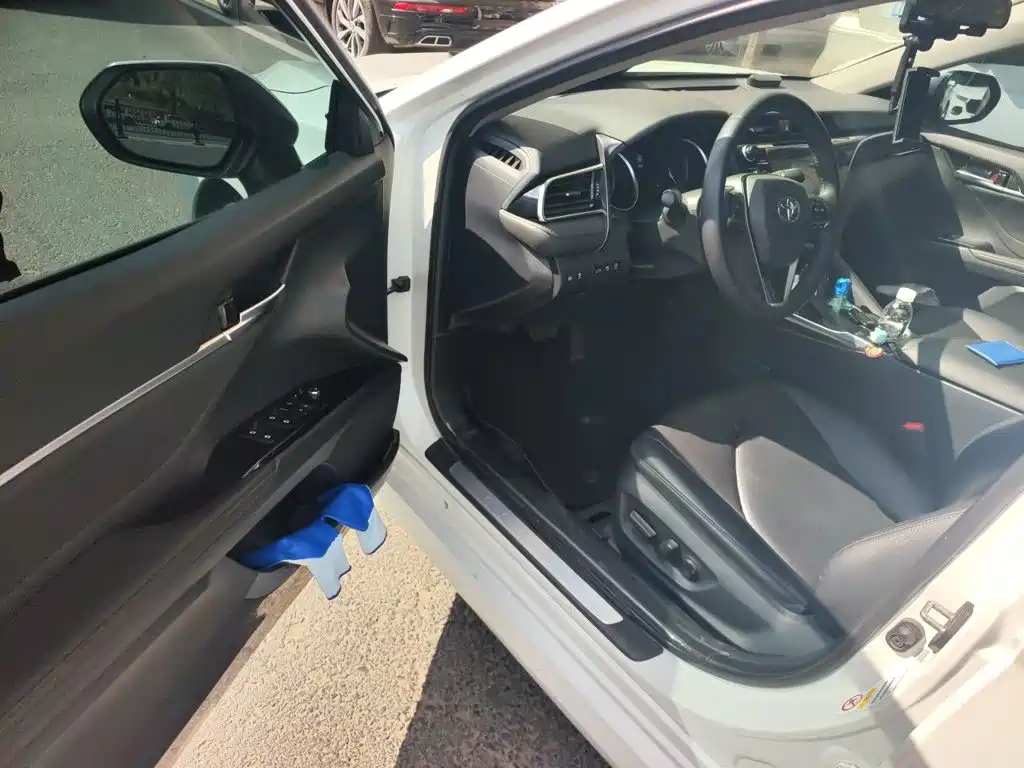Toyota Camry — миниатюра 12