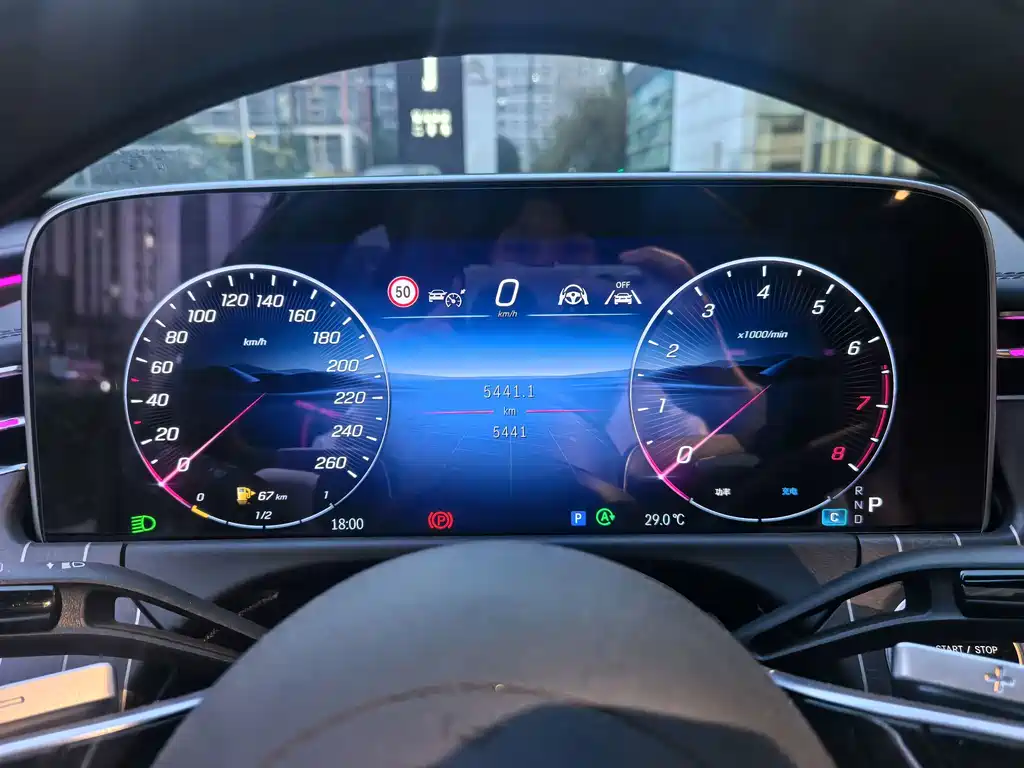 Mercedes-Benz E-Class — миниатюра 6