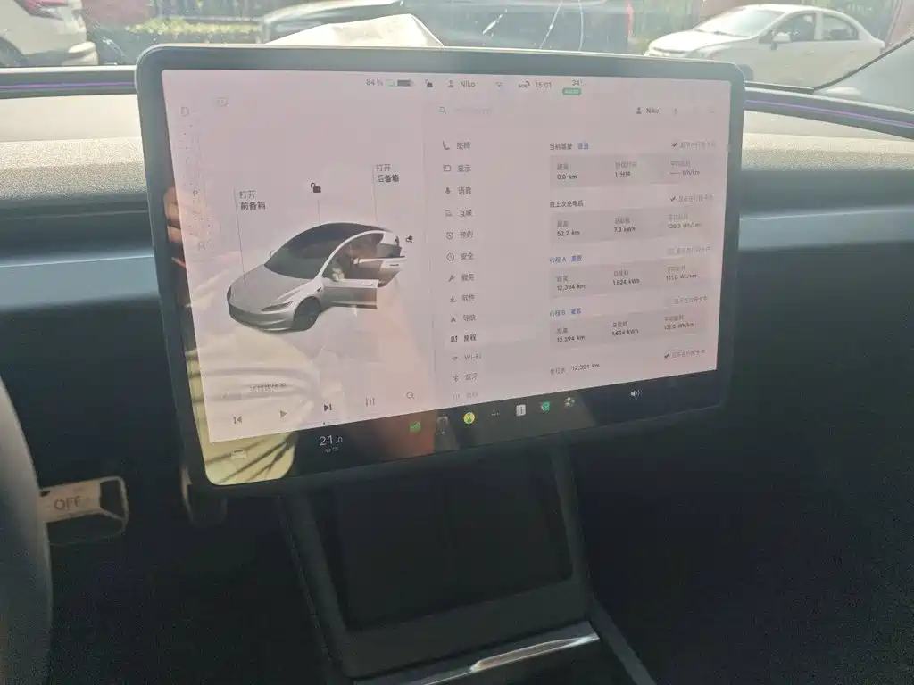Tesla Model 3 — миниатюра 10