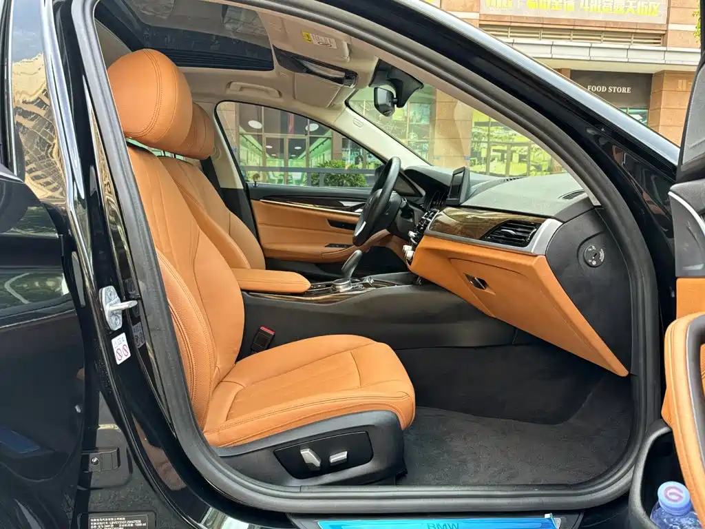 BMW 5 Series — миниатюра 27