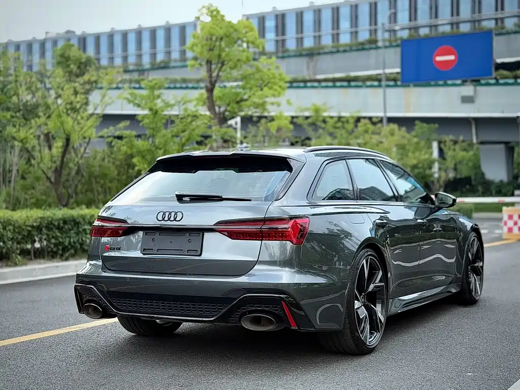 AUDI RS 6