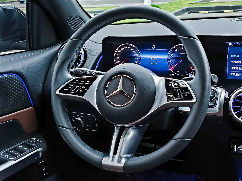Mercedes-Benz GLB — миниатюра 8