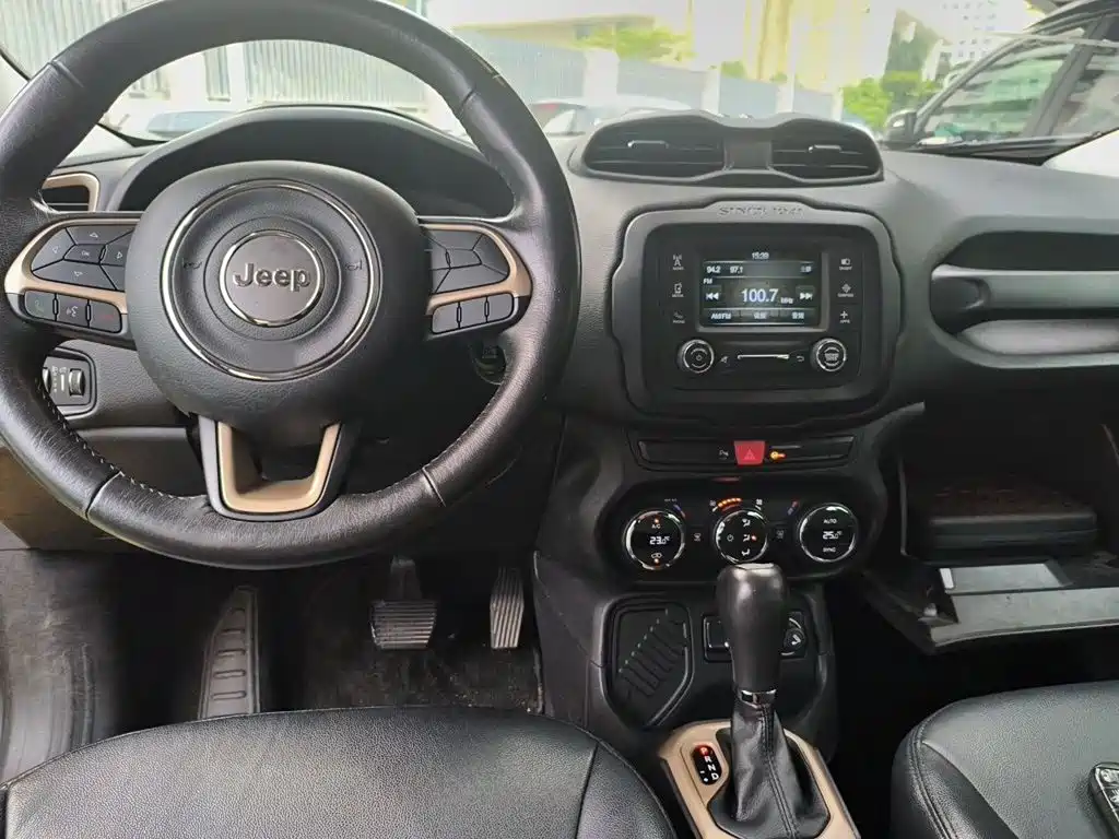 Jeep Renegade — миниатюра 5