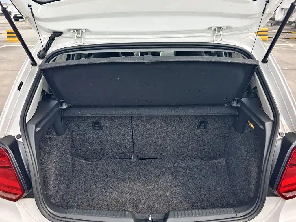 Volkswagen Polo 2016 1.6L AT Comfort