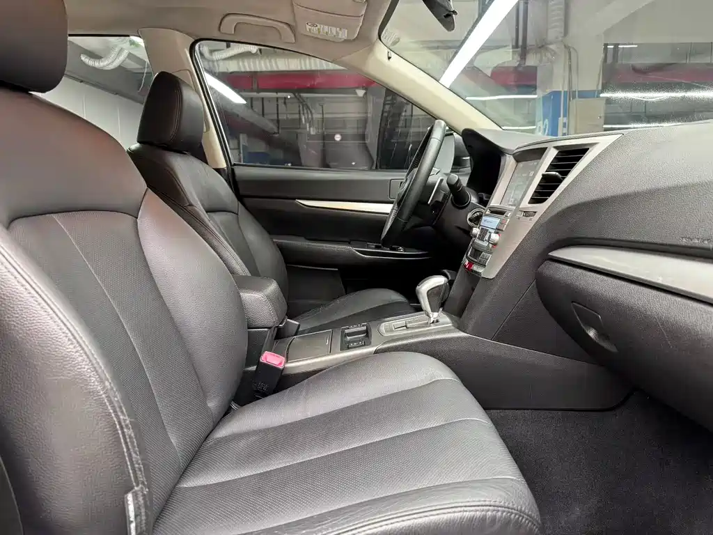 Subaru Legacy 2010 2.0i Luxury