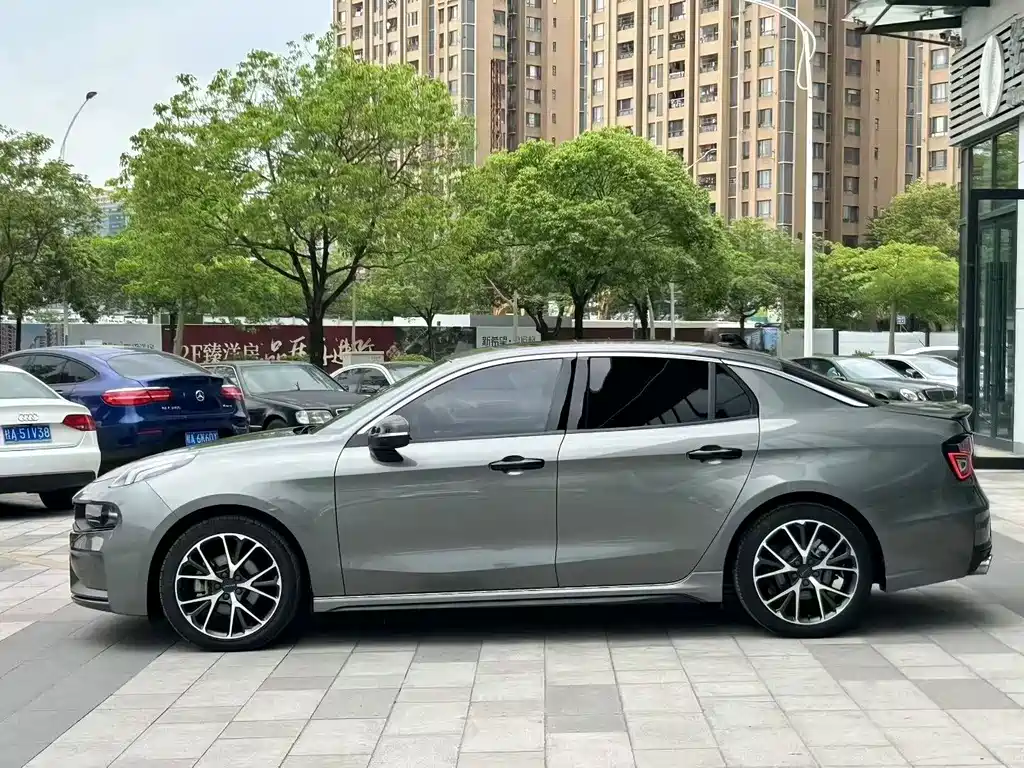 Lynk & Co 03 — миниатюра 5