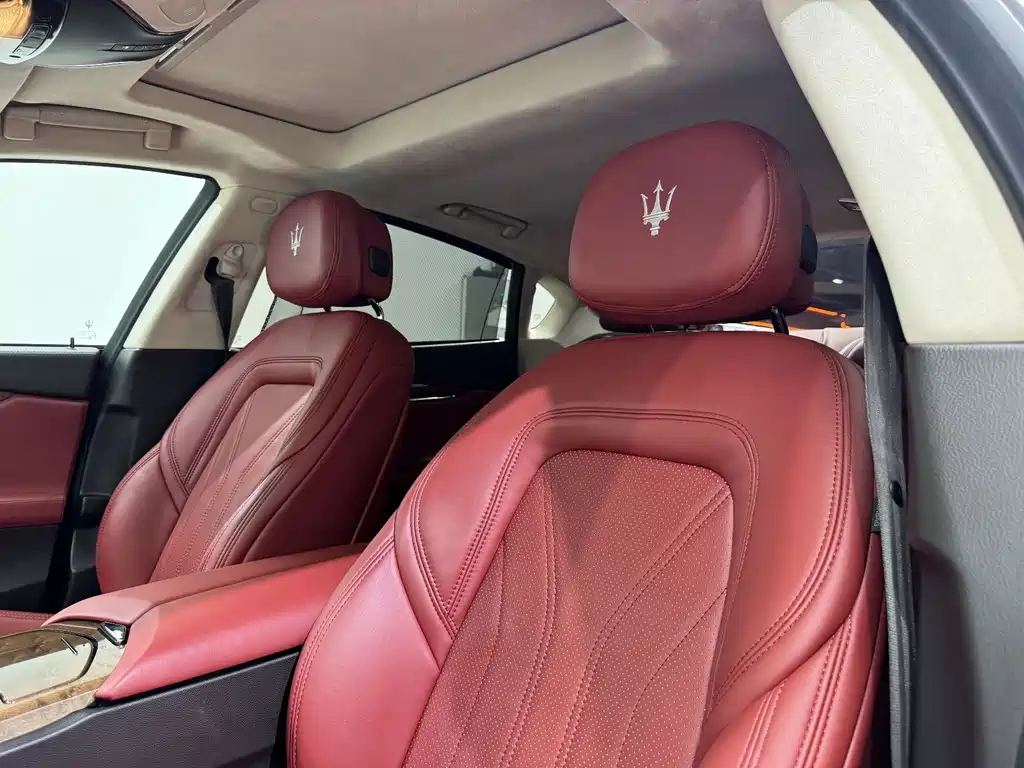 Maserati Quattroporte — миниатюра 16