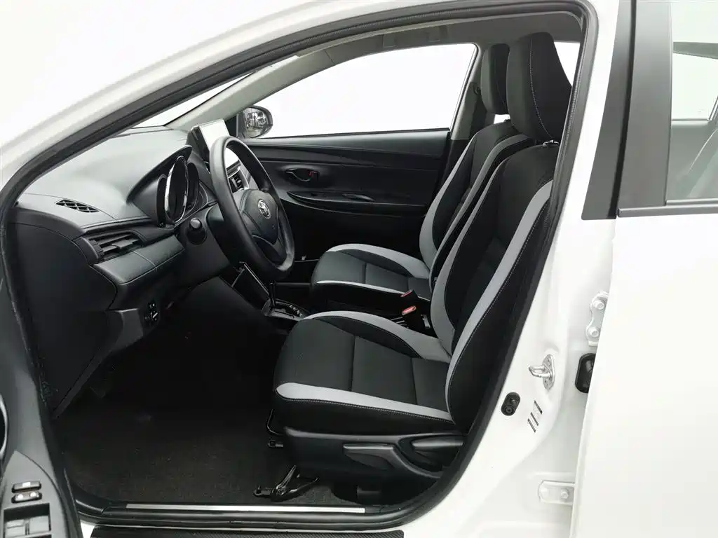 TOYOTA YARIS L ZHIXUAN