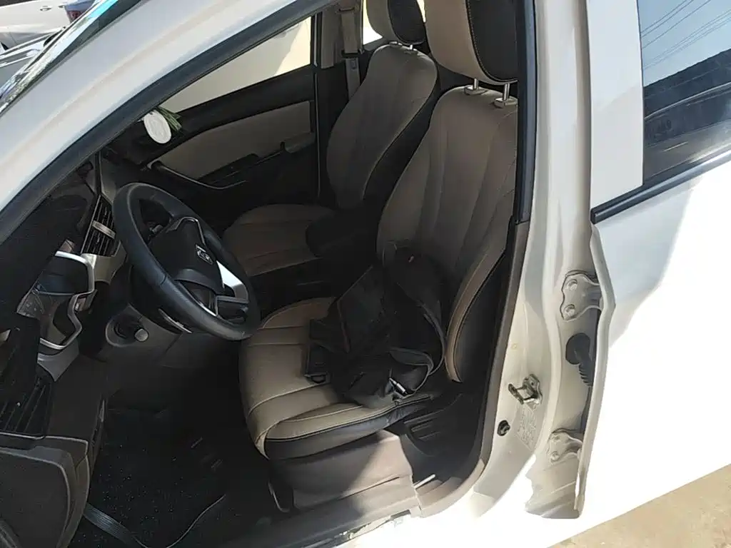 Baojun 310W — миниатюра 15