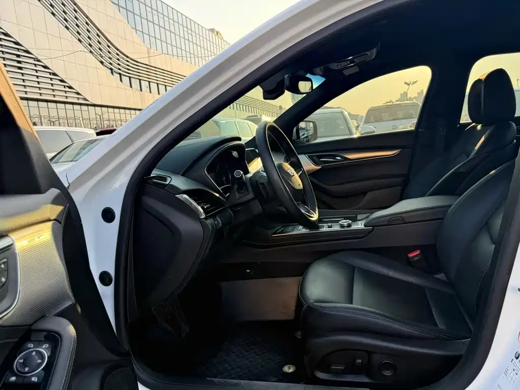 Cadillac CT5 — миниатюра 4