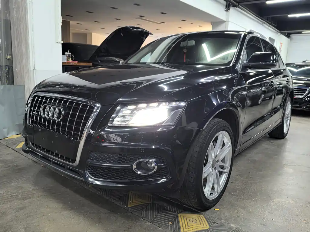 Audi Q5 (Import) 2011