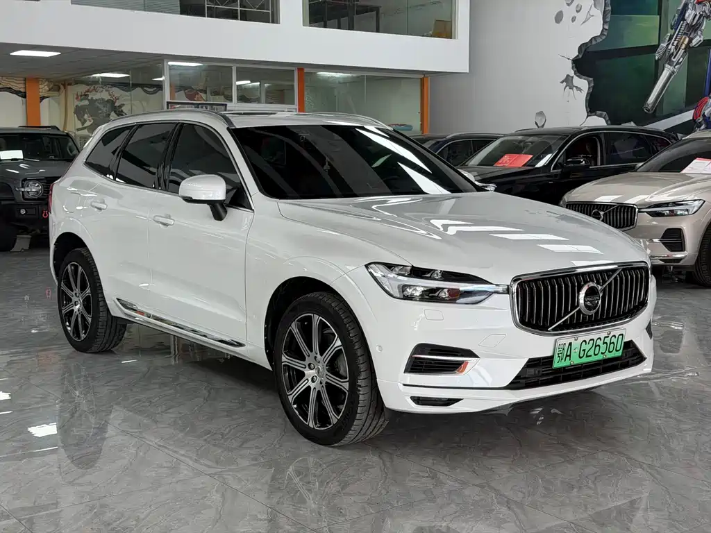 Volvo XC60 PHEV — миниатюра 3
