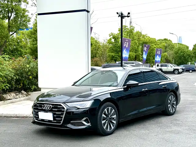 Audi A6L — фото 1