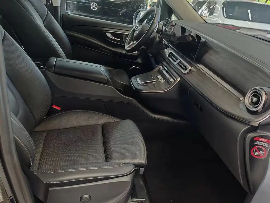 Mercedes-Benz V-Class V 2024 V 300 L Luxury