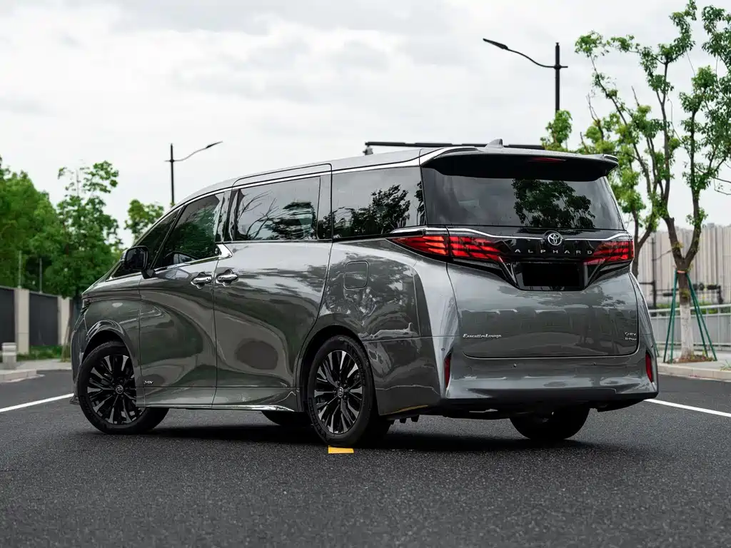 Toyota Alphard — миниатюра 4