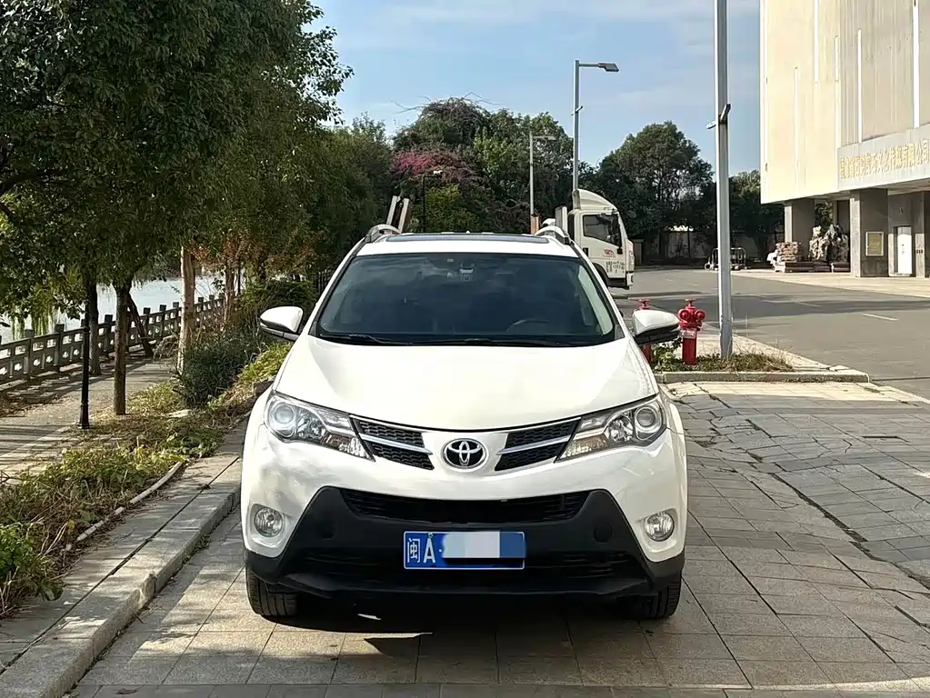 Toyota RAV4 — миниатюра 2