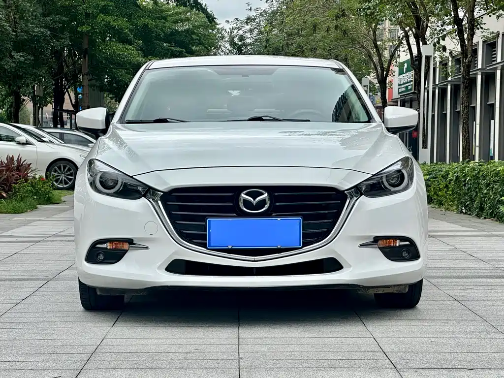 Mazda Mazda3 3 2017 2.0L AT Luxury V