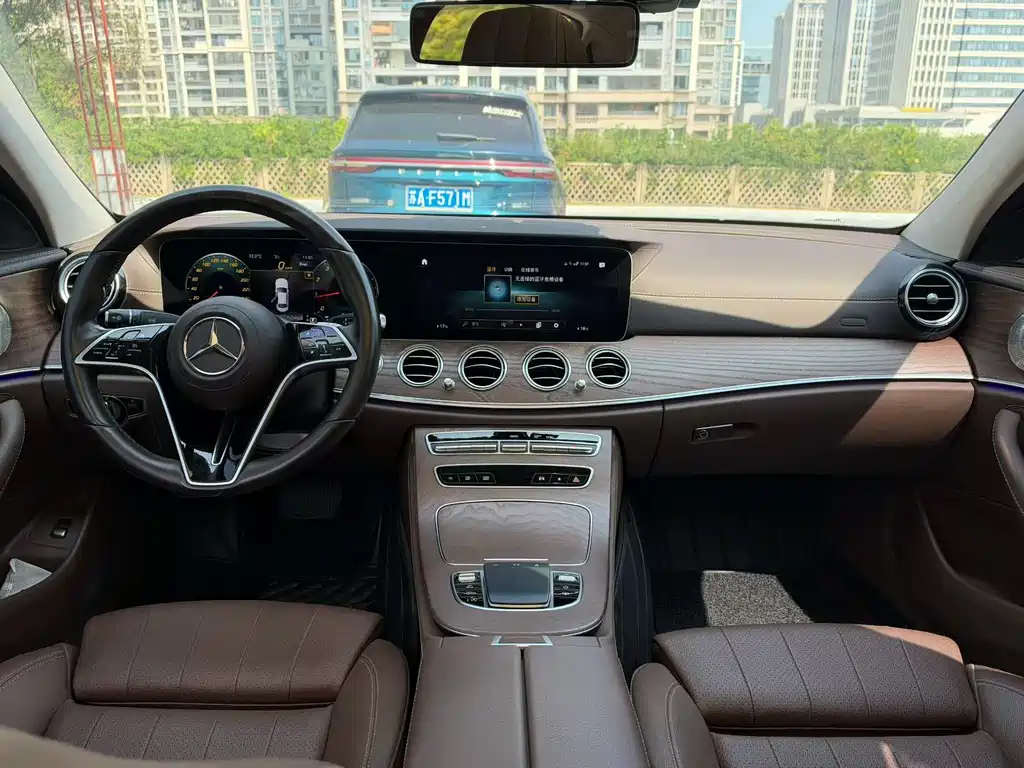 Mercedes-Benz E-Class — миниатюра 7