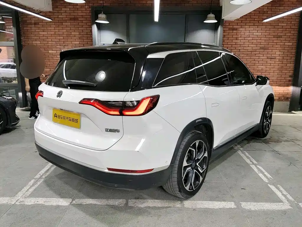 NIO ES8 2020 415KM мест