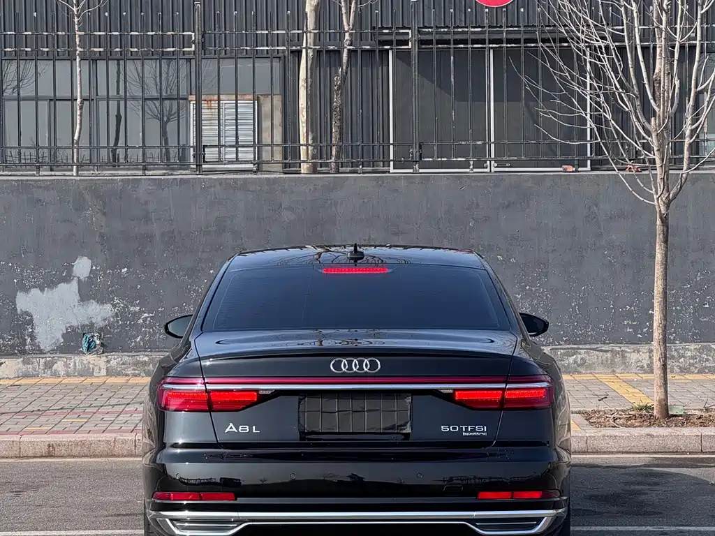 AUDI A8