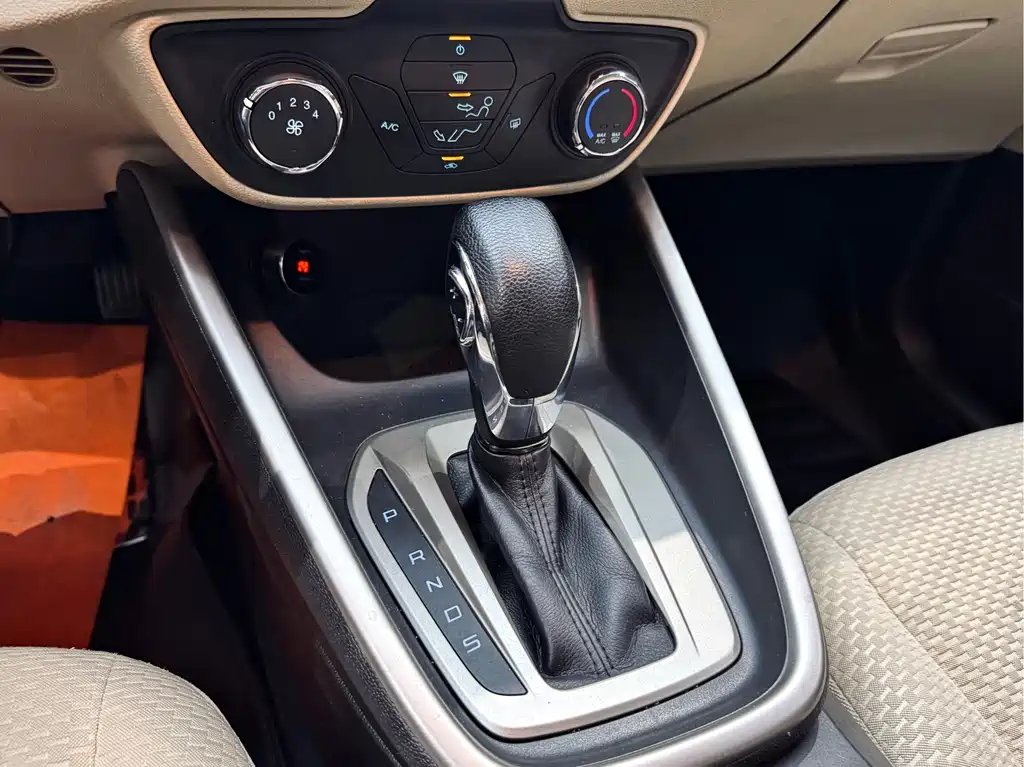 Ford Escort 2015 1.5L AT Comfort