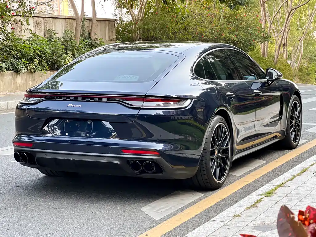 PORSCHE PANAMERA