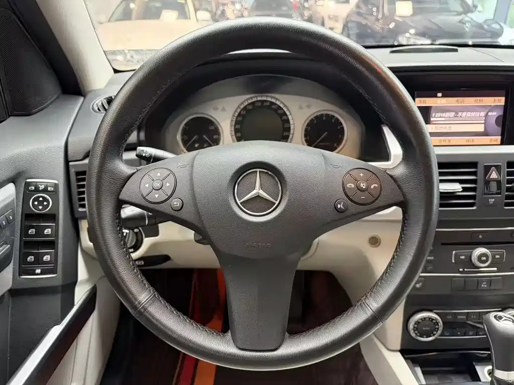 Mercedes-Benz GLK-Class (Import) — миниатюра 9
