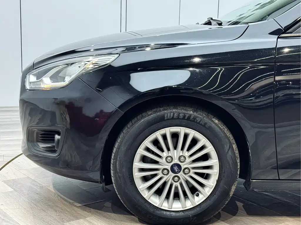Ford Escort 2015 1.5L AT Comfort