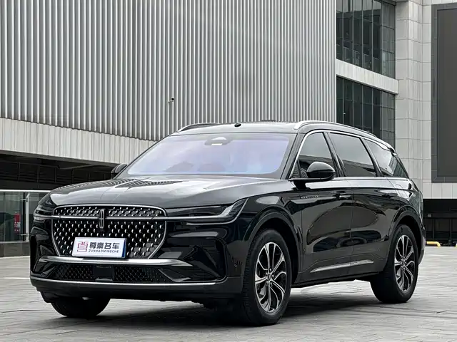 LINCOLN NAVIGATOR 2023