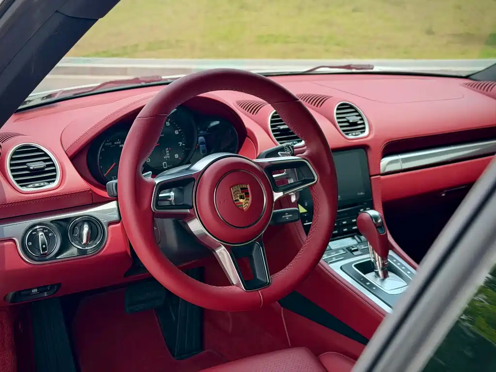 Porsche 718 2018 Cayman 2.0T